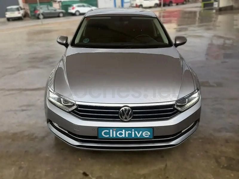 Usado VW Passat Advance 120 CV (88 kW) 2018 Gris / plata Berlina