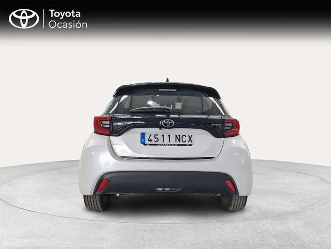 Nuevo Toyota Yaris Active 116 CV (85 kW) 2025 Blanco Utilitario