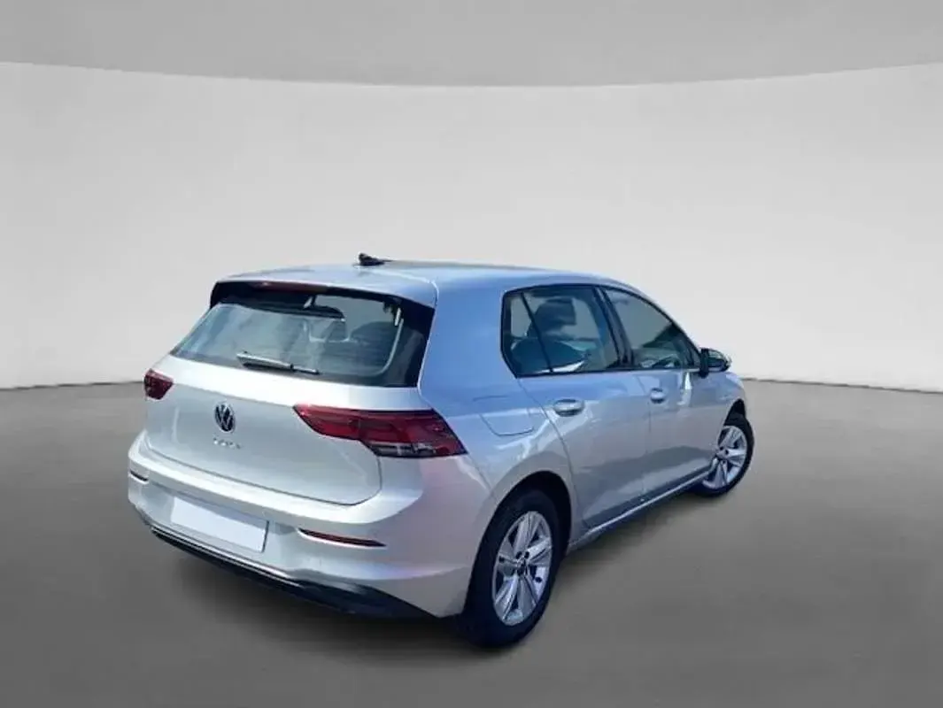 Usado VW Golf VIII 110 CV (80 kW) 2023 Plateado Berlina
