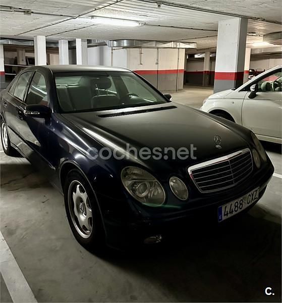 Usado Mercedes E270 Elegance 177 CV (130 kW) 2004 Azul Berlina