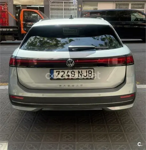 Usado VW Passat Business 150 CV (110 kW) 2024 Gris / plata Familiar