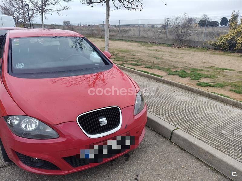 Rojo Usado 2013 Seat Leon Reference Berlina | 6600 € (Buen precio) - Imagen 1/4