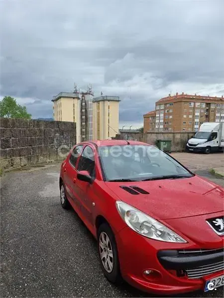 Usado Peugeot 206+ 70 CV (51 kW) 2009 Rojo Utilitario