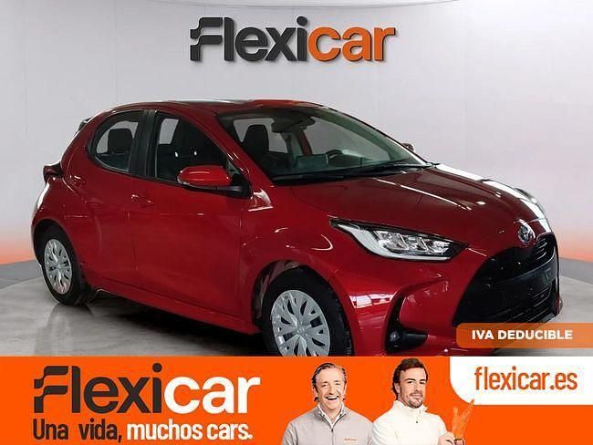 Usado Toyota Yaris Hybrid Active 116 CV (85 kW) 2023 Rojo