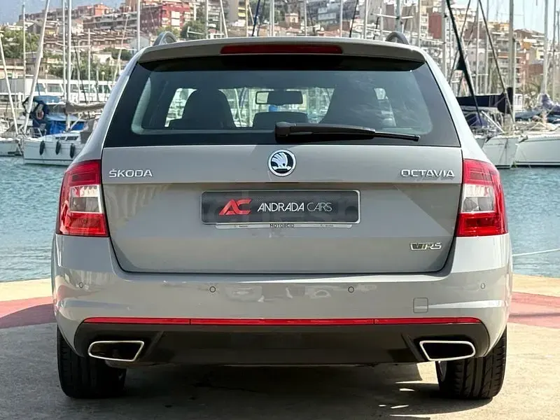Usado Skoda Octavia RS 184 CV (135 kW) 2015 Gris / plata Familiar