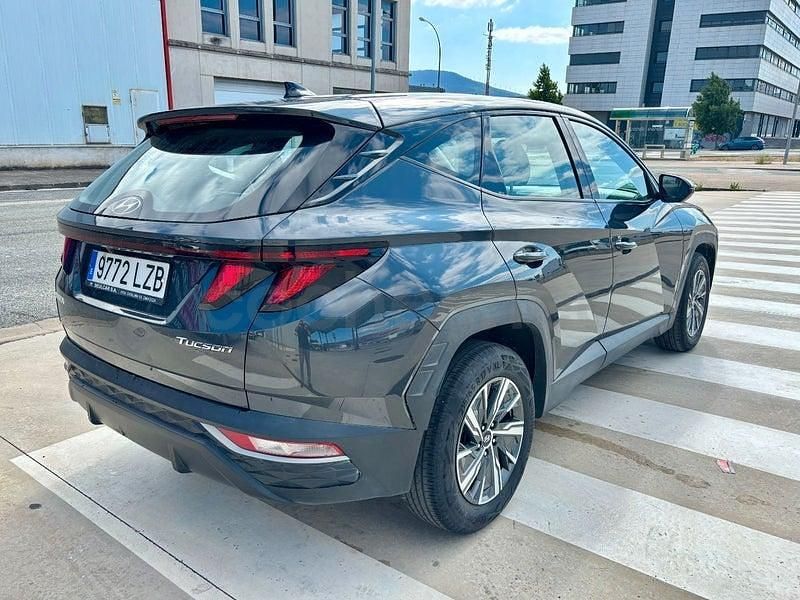 Usado Hyundai Tucson 115 CV (84 kW) 2022 Gris / plata SUV