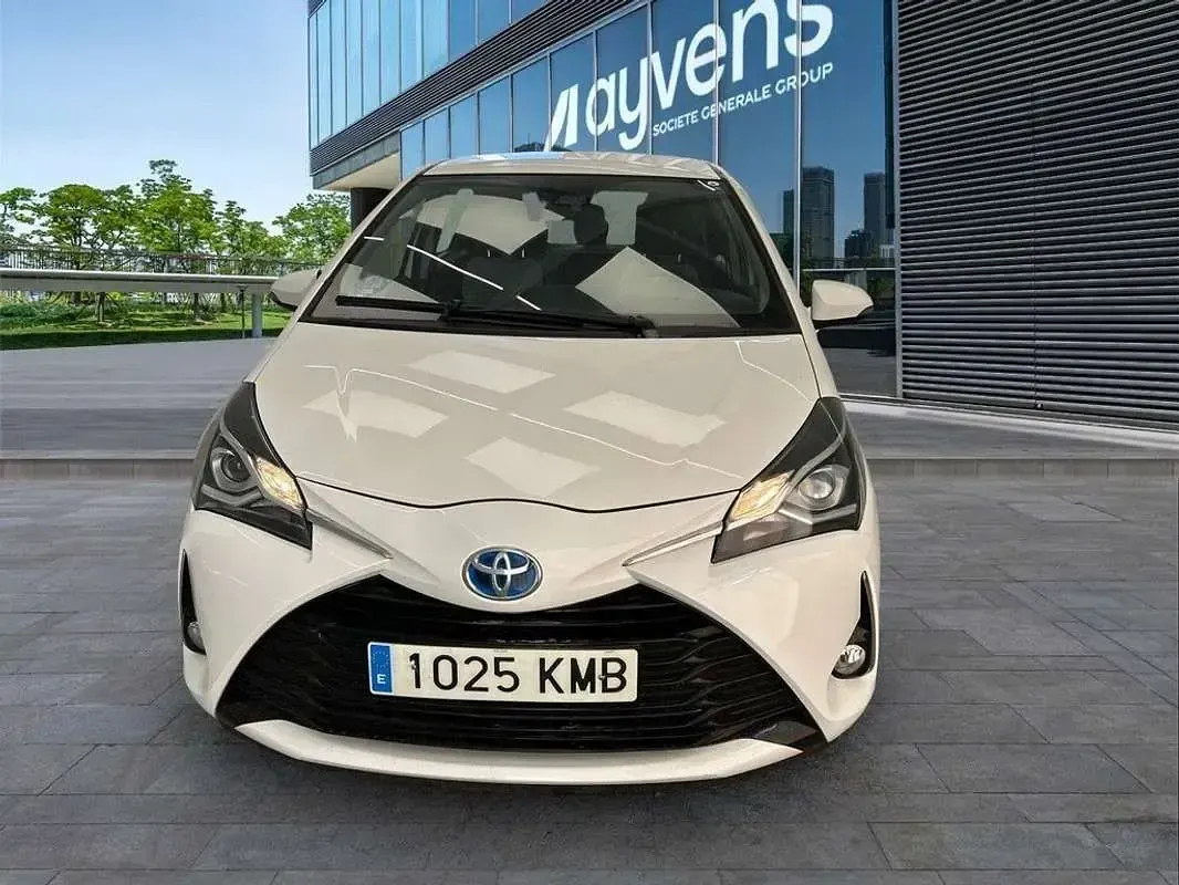 Usado Toyota Yaris Active 99 CV (72 kW) 2018 Blanco Utilitario
