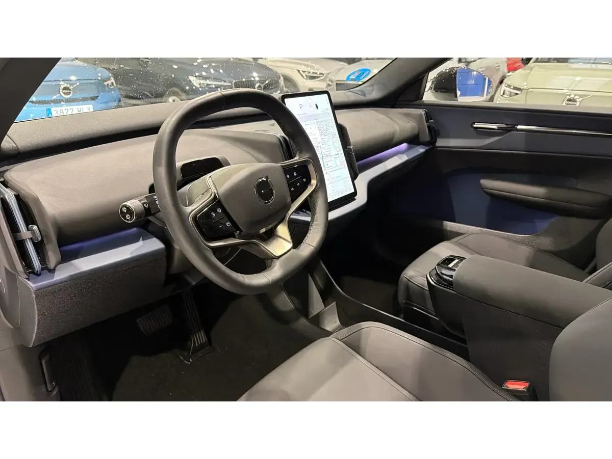 Usado Volvo EX30 Plus 200 kW (272 CV) 2024 Blanco SUV