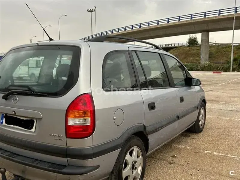Usado Opel Zafira Elegance 100 CV (73 kW) 2002 Gris / plata Monovolumen