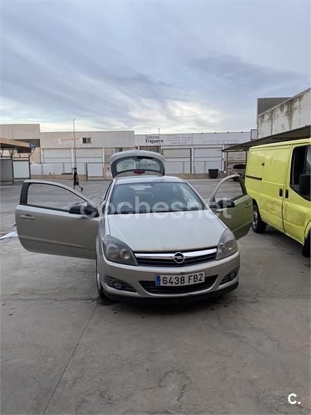 Gris / plata Usado 2006 Opel Astra GTC Sport Berlina | 2999 € (Precio justo) - Imagen 1/4