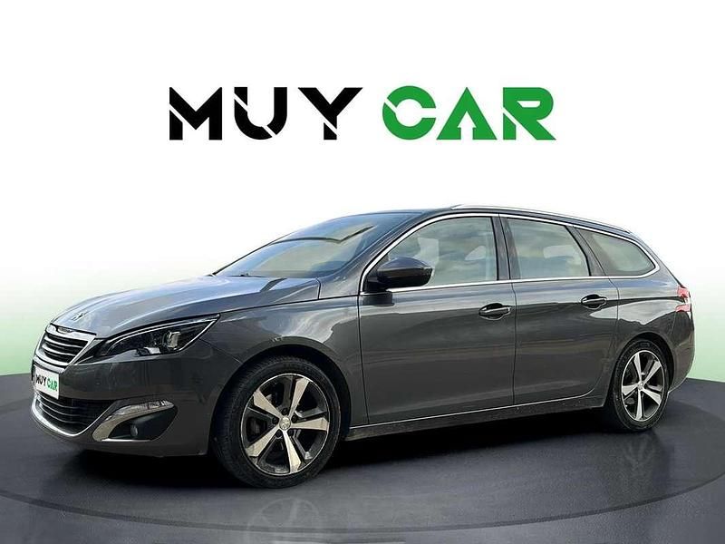Usado Peugeot 308 SW Allure 131 CV (96 kW) 2017 Plateado Familiar