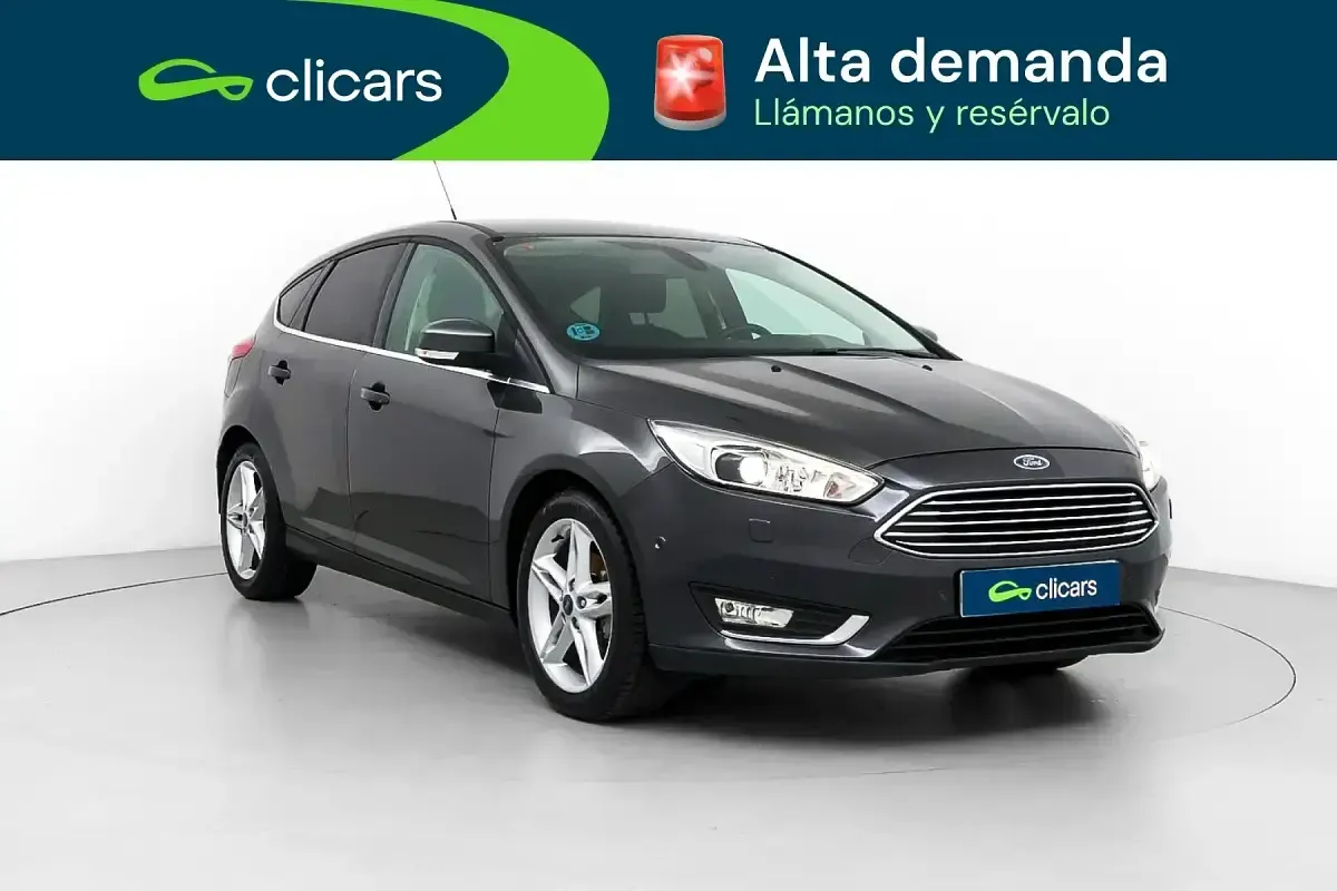 Käytetty Ford Focus Titanium 125 HP (91 kW) 2017 Harmaa Sedan
