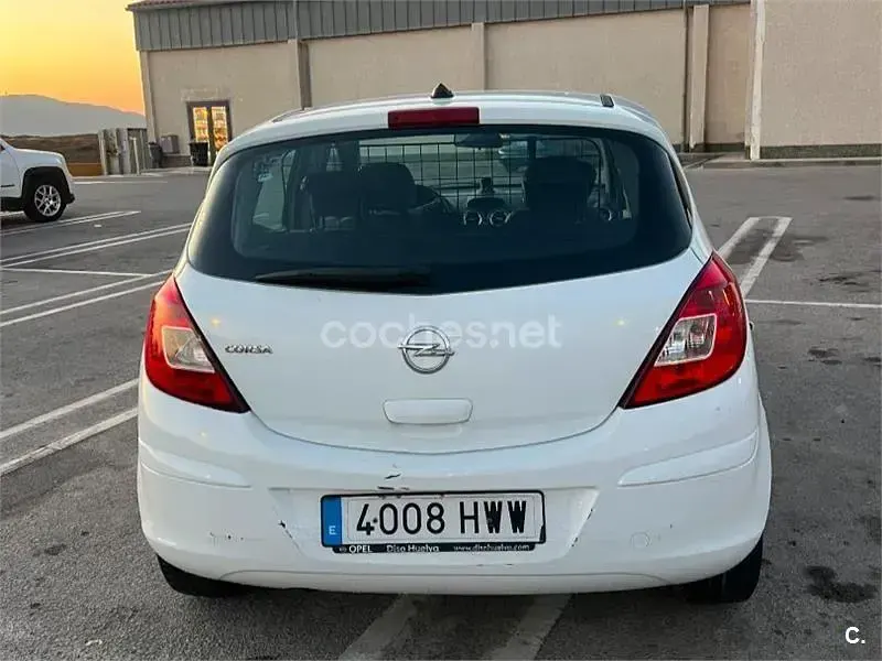 Usado Opel Corsa Selective 85 CV (62 kW) 2014 Blanco Utilitario