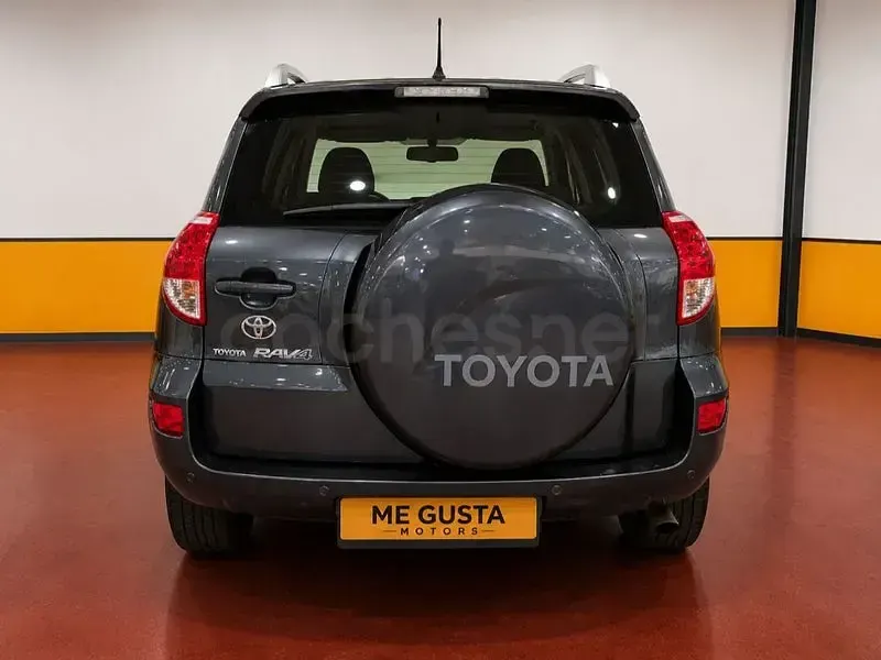 Usado Toyota RAV4 Executive 136 CV (100 kW) 2006 Gris / plata SUV