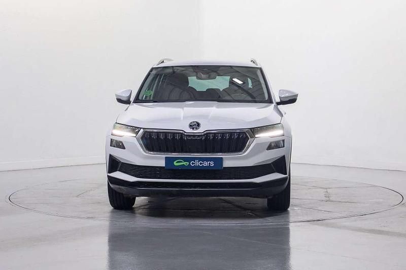 Usado Skoda Karoq Ambition 150 CV (110 kW) 2022 Blanco SUV
