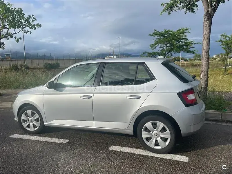 Usado Skoda Fabia Ambition 60 CV (44 kW) 2016 Blanco Berlina