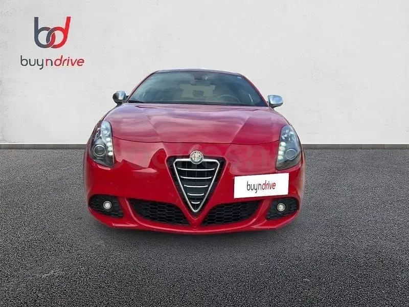 Usado Alfa Romeo Giulietta 170 CV (125 kW) 2011 Rojo Utilitario