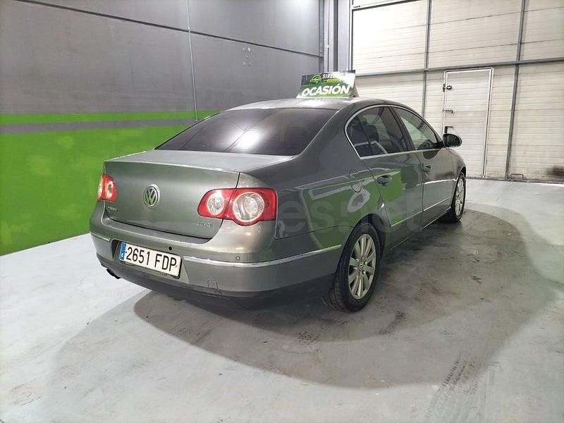 Usado VW Passat Advance 150 CV (110 kW) 2007 Gris / plata Berlina