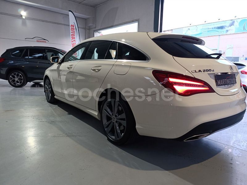 Usado Mercedes CLA200 Shooting Brake 136 CV (100 kW) 2018 Blanco Familiar