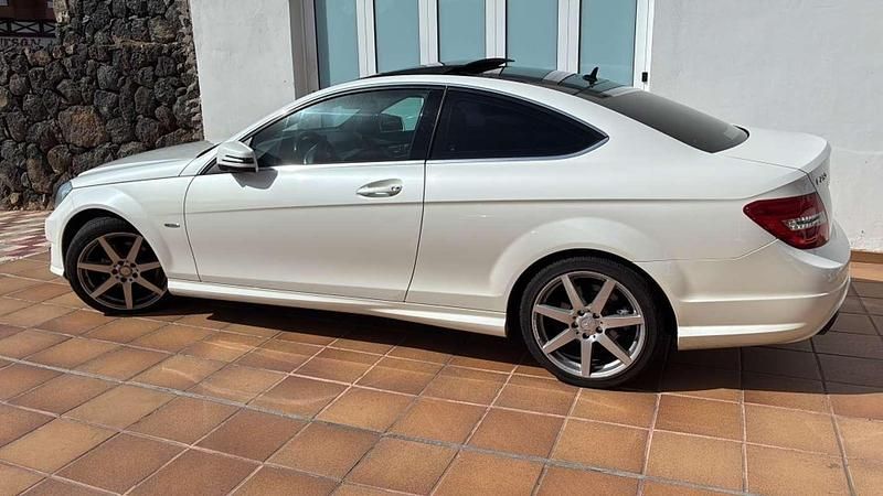 Usado Mercedes C250 204 CV (150 kW) 2014 Blanco Coupe
