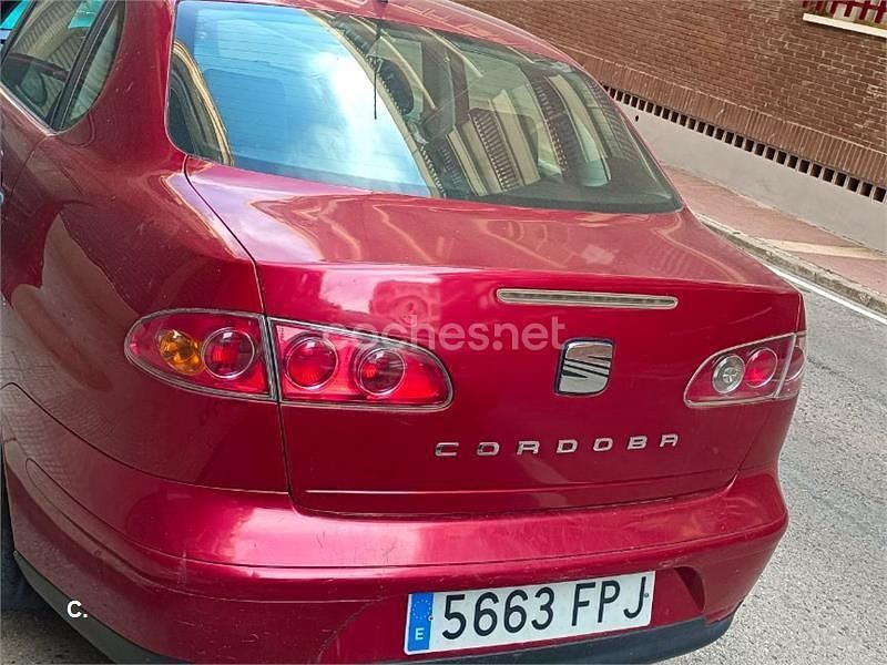 Usado Seat Cordoba Reference 85 CV (62 kW) 2007 Granate Berlina