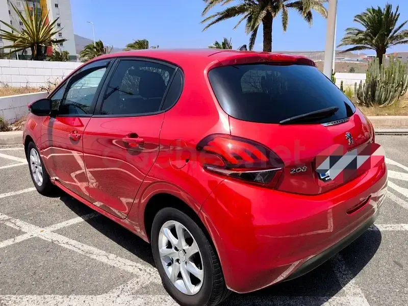 Usado Peugeot 208 Access 82 CV (60 kW) 2017 Granate Utilitario