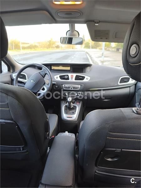 Usado Renault Scénic III 110 CV (80 kW) 2010 Beige Monovolumen