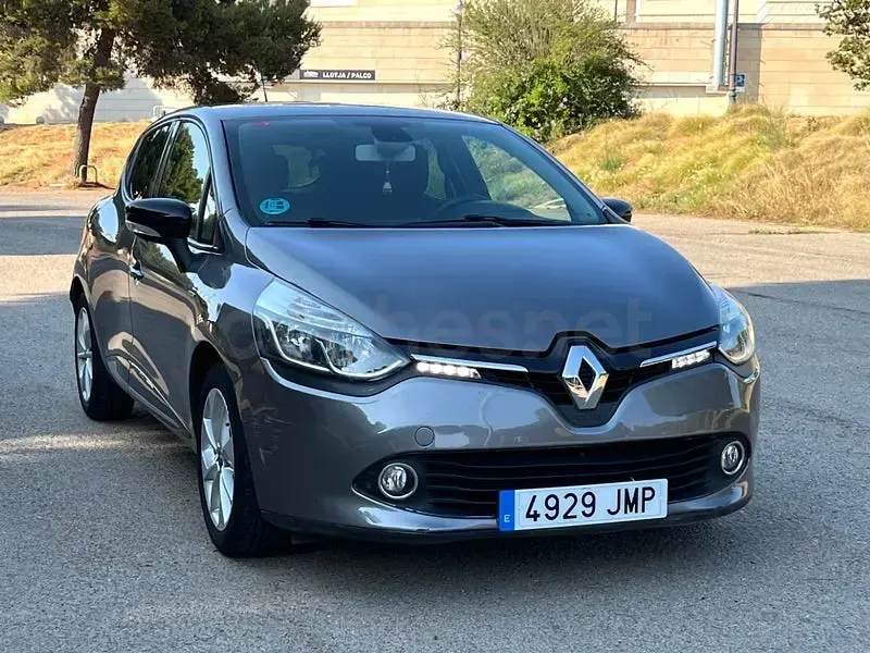 Usado Renault Clio IV LIMITED 75 CV (55 kW) 2016 Gris / plata Berlina