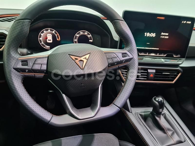 Usado Cupra Leon 150 CV (110 kW) 2024 Gris / plata Berlina