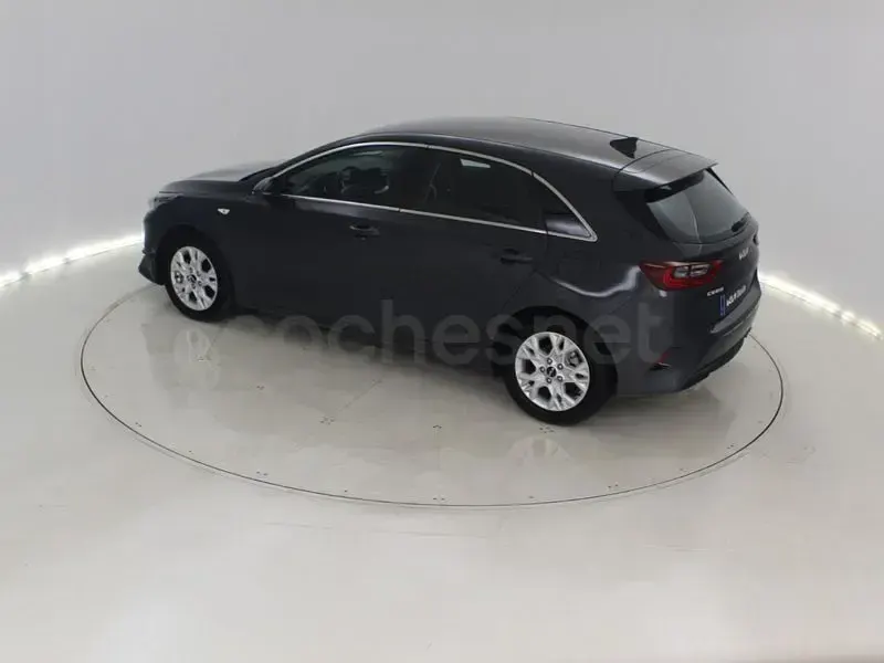 Używany Kia Ceed 120 KM (88 kW) 2021 Czarny Hatchback