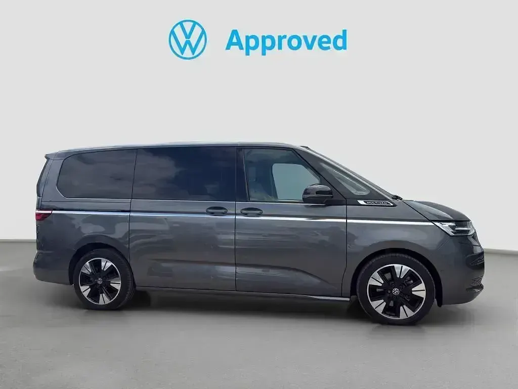 Usado VW Multivan Style 150 CV (110 kW) 2025 Gris Monovolumen