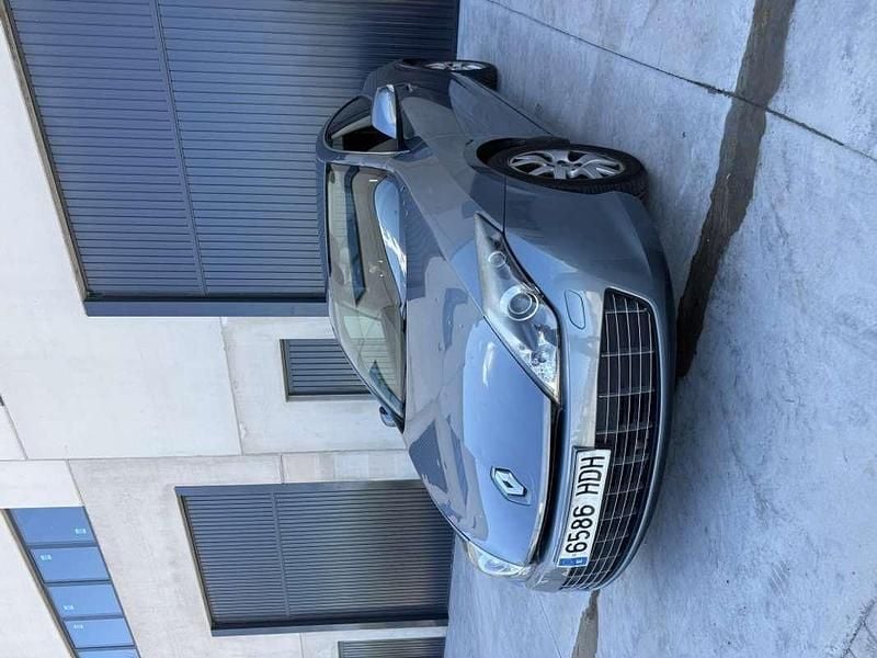 Usado Renault Laguna Coupé 150 CV (110 kW) 2011 Gris Coupe