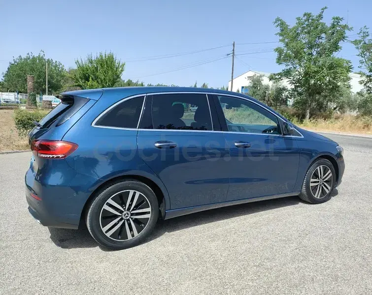 Usado Mercedes B180 116 CV (85 kW) 2019 Azul Utilitario