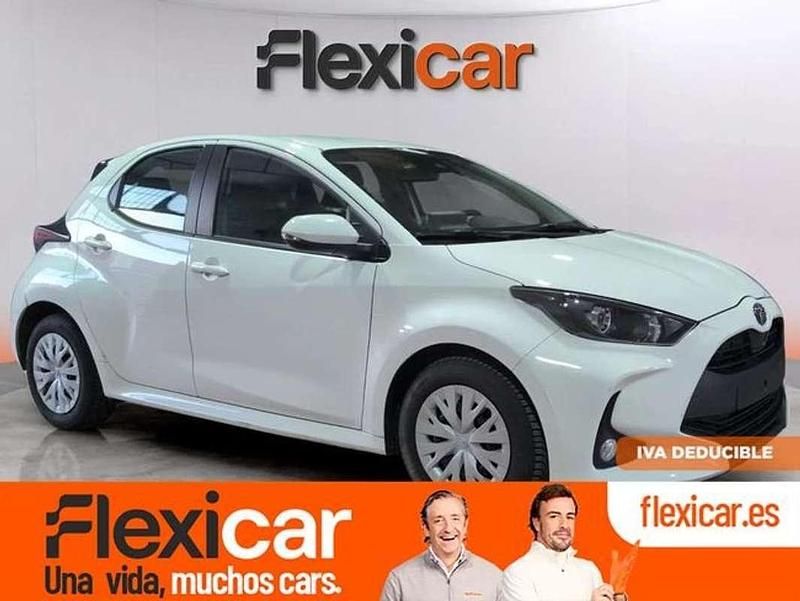 Usado Toyota Yaris Hybrid Business Edition 116 CV (85 kW) 2022 Blanco Utilitario