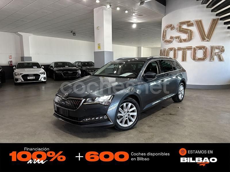 Gris / plata Usado 2021 Skoda Superb Ambition Familiar | 19.850 € (Precio justo) - Imagen 1/4