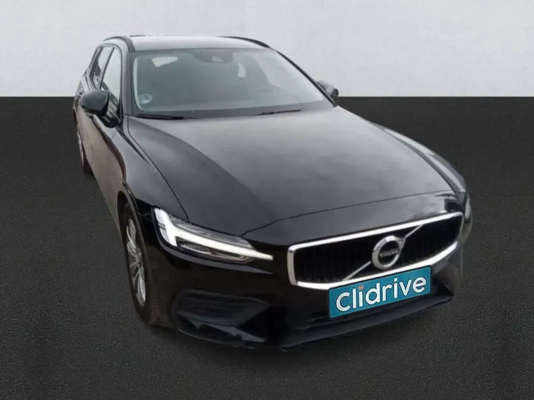 Käytetty Volvo V60 Momentum 150 HP (110 kW) 2020 Musta Farmari