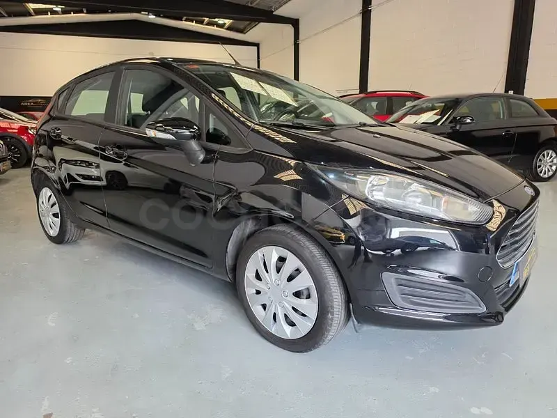Usado Ford Fiesta Trend 82 CV (60 kW) 2016 Negro Utilitario