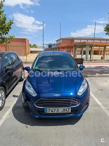 Usado Ford Fiesta Titanium 100 CV (73 kW) 2015 Azul Utilitario