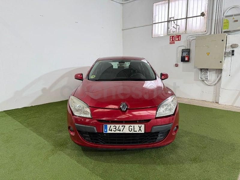 Usado Renault Mégane Dynamique 105 CV (77 kW) 2009 Granate Berlina