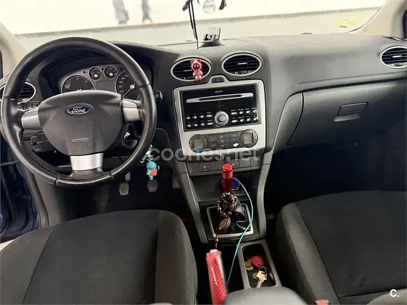 Usado Ford Focus Sport 115 CV (84 kW) 2006 Azul Berlina