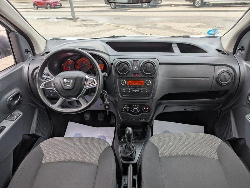 Usado Dacia Dokker Essentiel 107 CV (78 kW) 2021 Blanco Monovolumen
