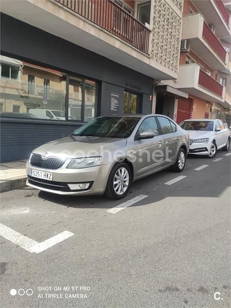 Usado Skoda Octavia Active 105 CV (77 kW) 2014 Beige Utilitario