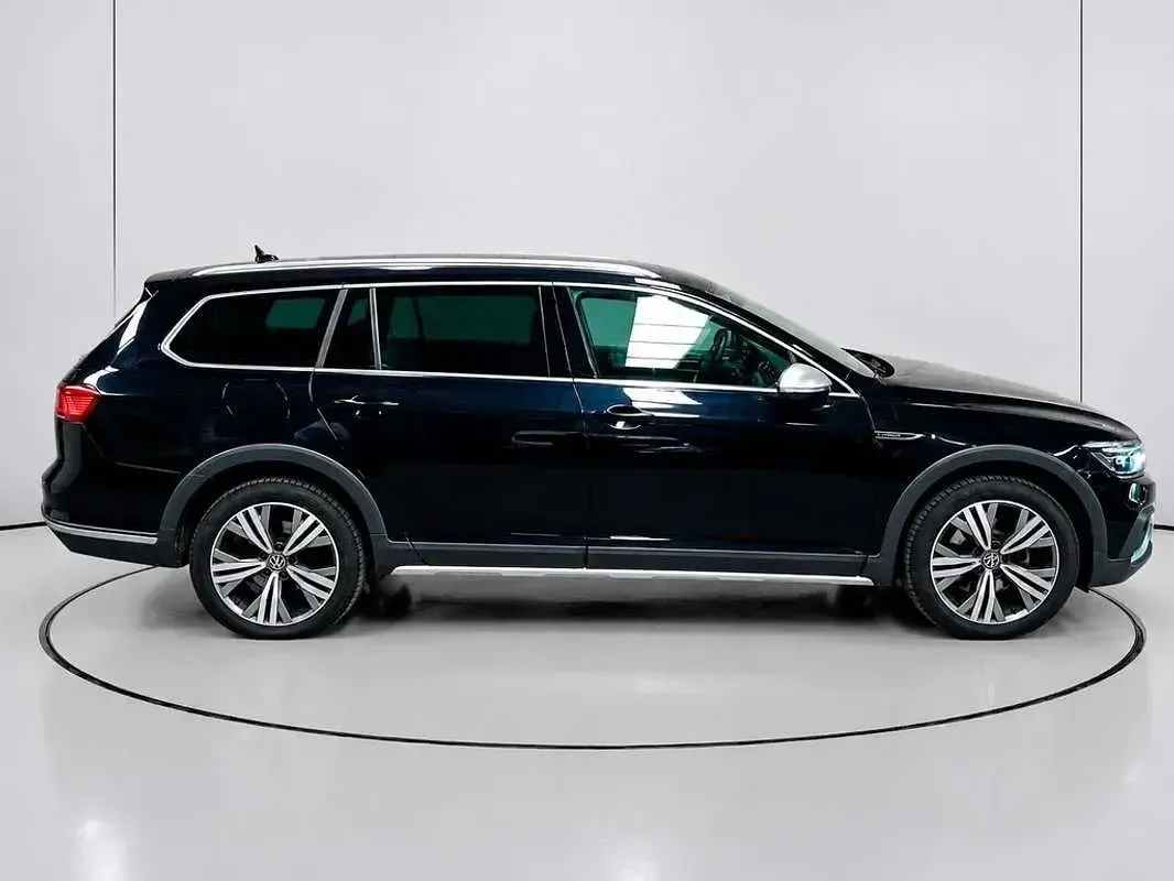 Usado VW Passat Alltrack 200 CV (147 kW) 2023 Negro Familiar