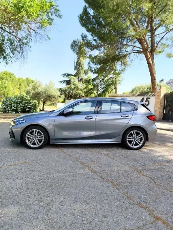 Usado BMW 116 M Sport 136 CV (100 kW) 2024 Gris Utilitario
