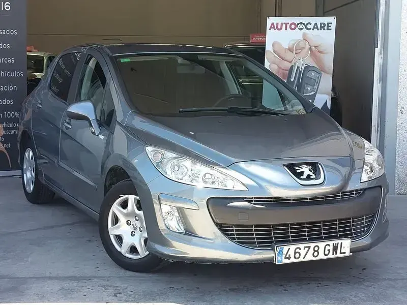 Usado Peugeot 308 120 CV (88 kW) 2010 Gris / plata Berlina
