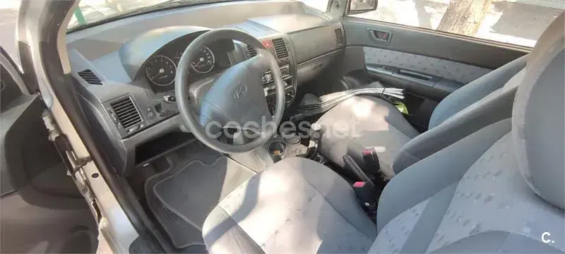 Usado Hyundai Getz 63 CV (46 kW) 2004 Gris / plata Utilitario