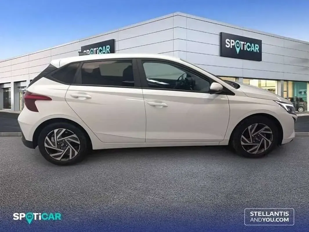Usado Hyundai i20 80 CV (58 kW) 2025 Blanco Utilitario