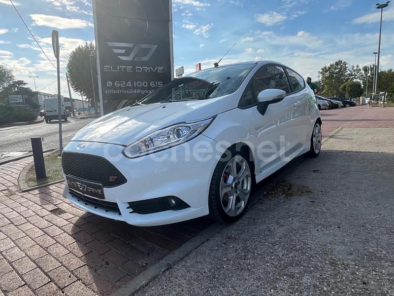 Blanco Usado 2014 Ford Fiesta ST Utilitario | 12.890 € (Caro) - Imagen 1/4