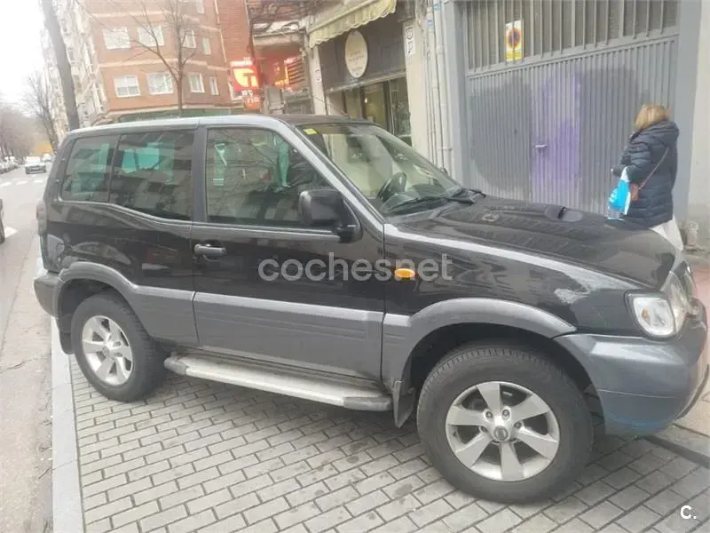 Begagnad Nissan Terrano 125 HK (91 kW) 2002 Svart SUV