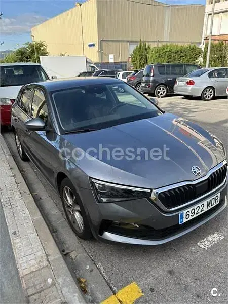 Usado Skoda Scala Style 110 CV (80 kW) 2023 Gris / plata Utilitario